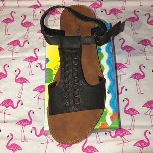 Forever comfort women sandals in black